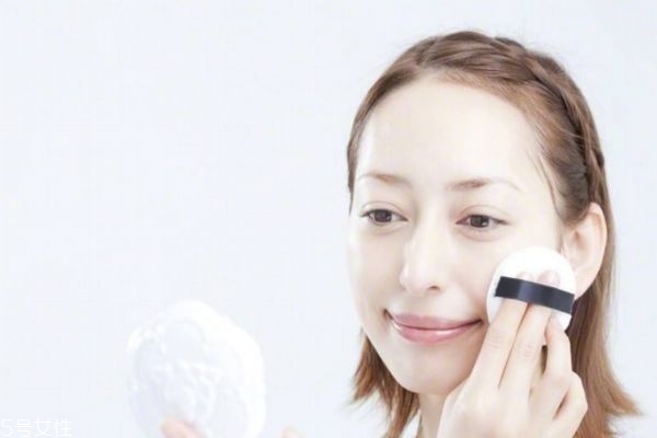 出汗脫妝怎么辦 解決臉部出油小妙招 出汗脫妝怎么辦 解決臉部出油小妙招