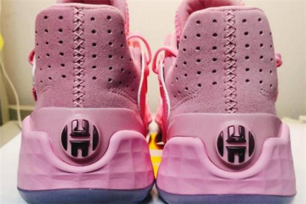 阿迪達(dá)斯哈登4代粉色開箱測評 哈登4騷粉色發(fā)售時間