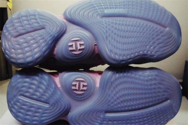 阿迪達(dá)斯哈登4代粉色開箱測評 哈登4騷粉色發(fā)售時間