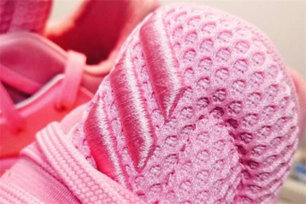 阿迪達(dá)斯哈登4代粉色開箱測評 哈登4騷粉色發(fā)售時間