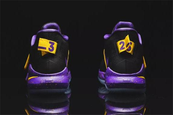 耐克使節(jié)12開箱測(cè)評(píng) 詹姆斯使節(jié)12配置怎么樣 耐克使節(jié)12開箱測(cè)評(píng) 詹姆斯使節(jié)12配置怎么樣