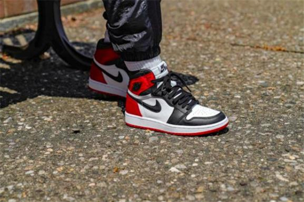 aj1紅絲綢真假對比 aj1紅絲綢黑腳趾真假鑒定 aj1紅絲綢真假對比 aj1紅絲綢黑腳趾真假鑒定