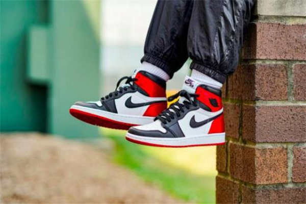 aj1紅絲綢真假對比 aj1紅絲綢黑腳趾真假鑒定 aj1紅絲綢真假對比 aj1紅絲綢黑腳趾真假鑒定