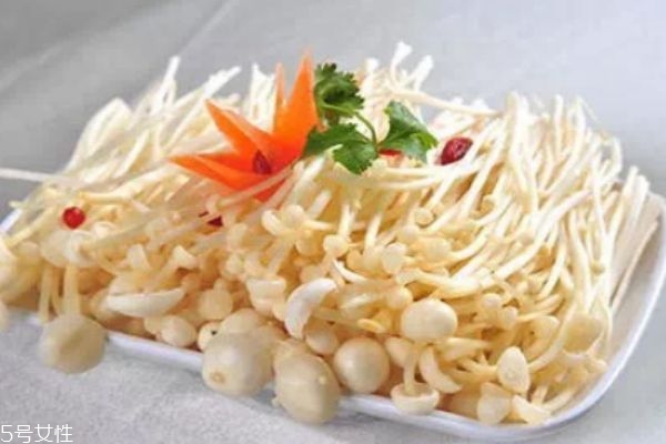 金針菇有什么營(yíng)養(yǎng)價(jià)值呢 金針菇生長(zhǎng)在什么環(huán)境下呢 金針菇有什么營(yíng)養(yǎng)價(jià)值呢 金針菇生長(zhǎng)在什么環(huán)境下呢