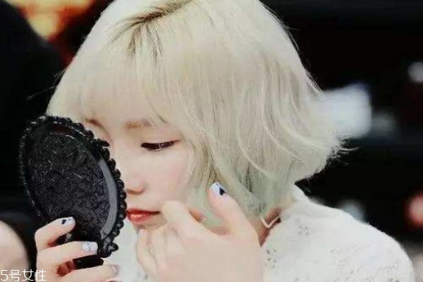 如何補(bǔ)妝才自然 各種膚質(zhì)如何補(bǔ)妝 如何補(bǔ)妝才自然 各種膚質(zhì)如何補(bǔ)妝