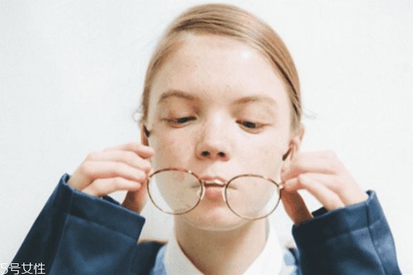 上瞼下垂可以不手術(shù)嗎 上瞼下垂不做手術(shù)怎么改善 上瞼下垂可以不手術(shù)嗎 上瞼下垂不做手術(shù)怎么改善