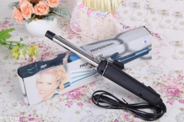 怎樣使用卷發(fā)棒 卷發(fā)棒使用教程 怎樣使用卷發(fā)棒 卷發(fā)棒使用教程