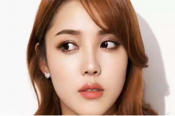 油性皮膚化妝脫妝怎么辦 油性皮膚怎么樣才能不脫妝 油性皮膚化妝脫妝怎么辦 油性皮膚怎么樣才能不脫妝