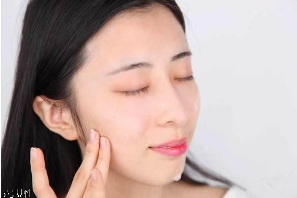 夏天敷面膜有哪些好處 夏天敷面膜要注意什么 夏天敷面膜有哪些好處 夏天敷面膜要注意什么