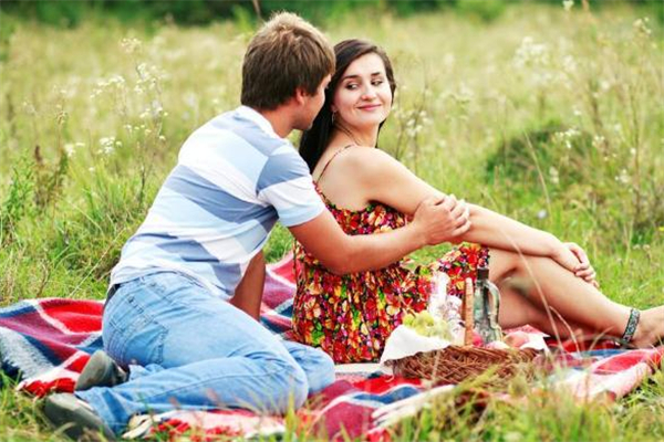 表白被拒絕了還要繼續(xù)追嗎 表白被拒還能做朋友嗎 表白被拒絕了還要繼續(xù)追嗎 表白被拒還能做朋友嗎