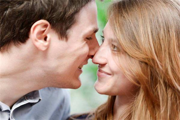 男朋友說累了怎么安慰 男友累了怎么關心他