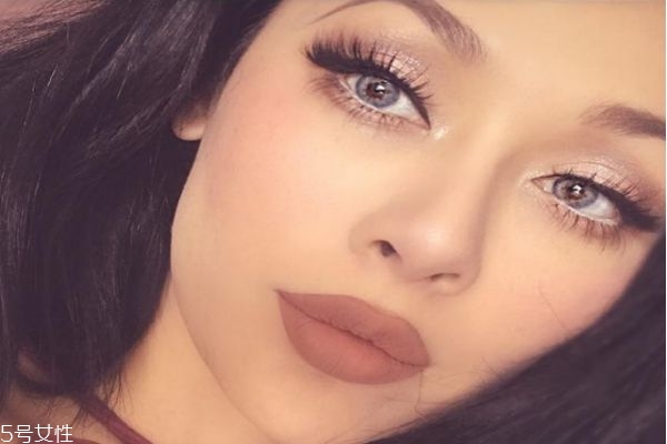 秋天適合的妝容有哪些 適合秋天的妝容 秋天適合的妝容有哪些 適合秋天的妝容