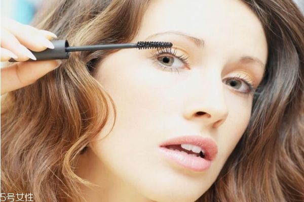 刷睫毛有哪些技巧 刷睫毛的注意事項 刷睫毛有哪些技巧 刷睫毛的注意事項