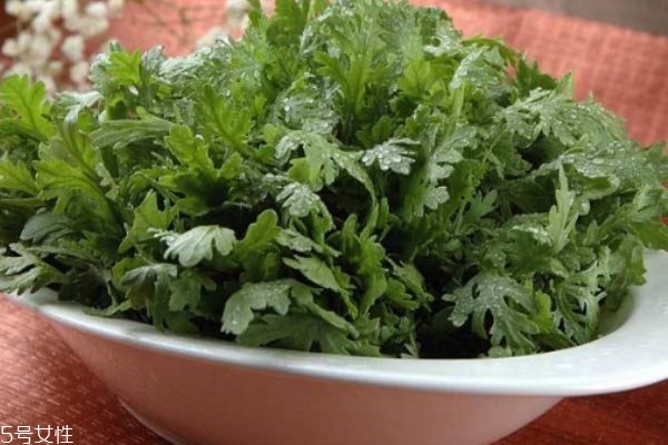 吃茼蒿有什么好處呢 茼蒿的市場價格怎么樣呢