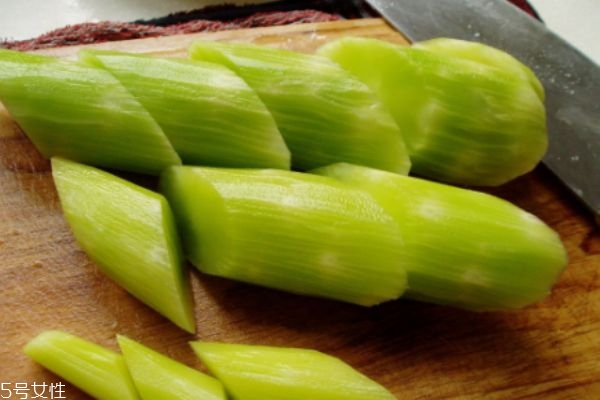 什么是白苣呢 白苣有什么營(yíng)養(yǎng)價(jià)值呢 什么是白苣呢 白苣有什么營(yíng)養(yǎng)價(jià)值呢