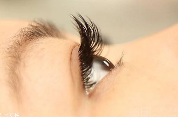 刷睫毛有哪些技巧 刷睫毛的注意事項 刷睫毛有哪些技巧 刷睫毛的注意事項