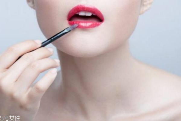 秋天涂什么顏色的口紅好看 好看的秋季口紅有哪些 秋天涂什么顏色的口紅好看 好看的秋季口紅有哪些