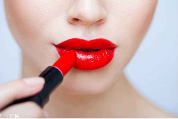經(jīng)常涂口紅有什么危害 涂口紅時的注意事項 經(jīng)常涂口紅有什么危害 涂口紅時的注意事項