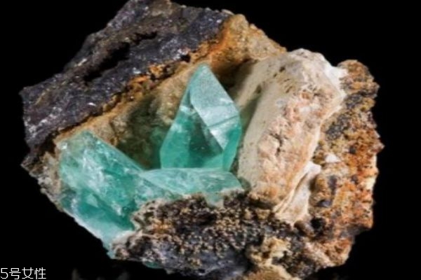 什么是綠柱石呢 綠柱石有什么作用呢 什么是綠柱石呢 綠柱石有什么作用呢