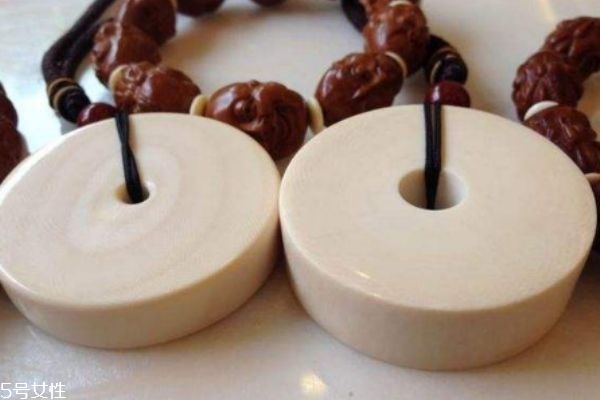 象牙有什么作用呢 象牙飾品應(yīng)該怎么挑選呢 象牙有什么作用呢 象牙飾品應(yīng)該怎么挑選呢