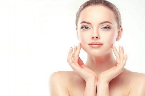 臉上總出油該怎么辦 皮膚油是怎么回事 臉上總出油該怎么辦 皮膚油是怎么回事