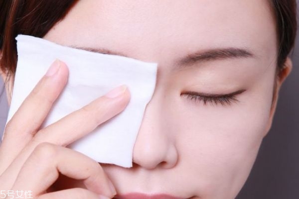 怎樣正確的卸除睫毛膏 卸睫毛膏的方法 怎樣正確的卸除睫毛膏 卸睫毛膏的方法