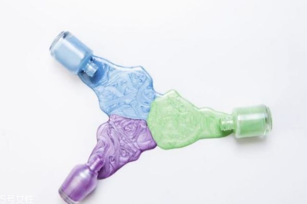 指甲油顏色怎么選 怎樣選購指甲油 指甲油顏色怎么選 怎樣選購指甲油