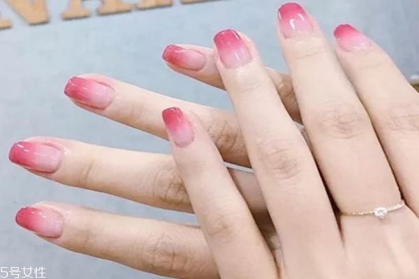 指甲油顏色怎么選 怎樣選購指甲油 指甲油顏色怎么選 怎樣選購指甲油