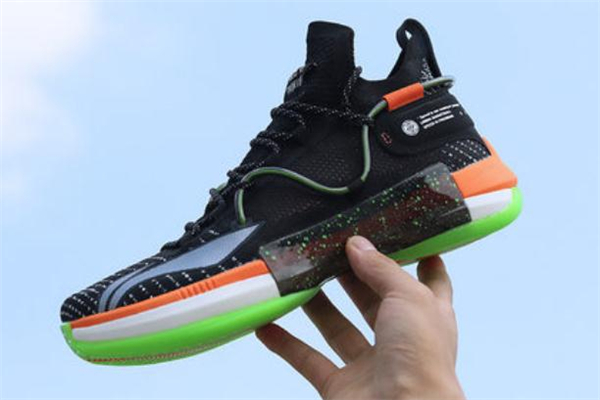 李寧閃擊6萬(wàn)圣節(jié)開(kāi)箱測(cè)評(píng) 閃擊6萬(wàn)圣節(jié)上腳效果圖 李寧閃擊6萬(wàn)圣節(jié)開(kāi)箱測(cè)評(píng) 閃擊6萬(wàn)圣節(jié)上腳效果圖