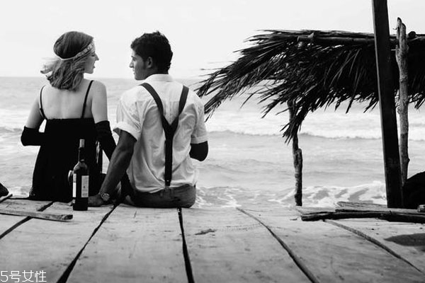 學(xué)歷會(huì)不會(huì)影響戀愛(ài) 影響戀愛(ài)的因素有哪些 學(xué)歷會(huì)不會(huì)影響戀愛(ài) 影響戀愛(ài)的因素有哪些