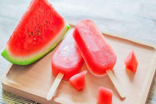 西瓜不能與什么一起吃 什么人不適合吃西瓜 西瓜不能與什么一起吃 什么人不適合吃西瓜