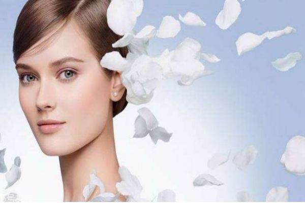 臉上總出油該怎么辦 皮膚油是怎么回事 臉上總出油該怎么辦 皮膚油是怎么回事