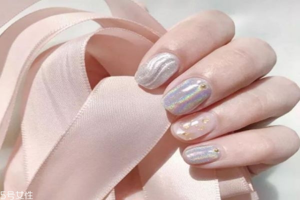 指甲油顏色怎么選 怎樣選購指甲油 指甲油顏色怎么選 怎樣選購指甲油