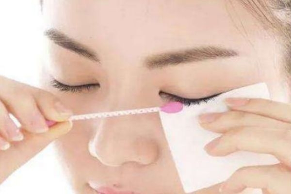 怎樣正確的卸除睫毛膏 卸睫毛膏的方法 怎樣正確的卸除睫毛膏 卸睫毛膏的方法