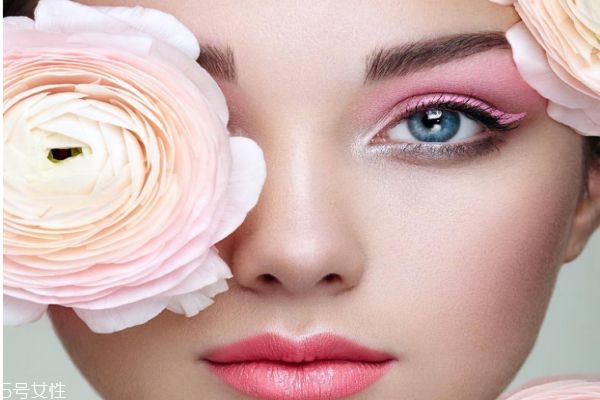 臉上為什么會愛出油 油性皮膚要注意什么 臉上為什么會愛出油 油性皮膚要注意什么