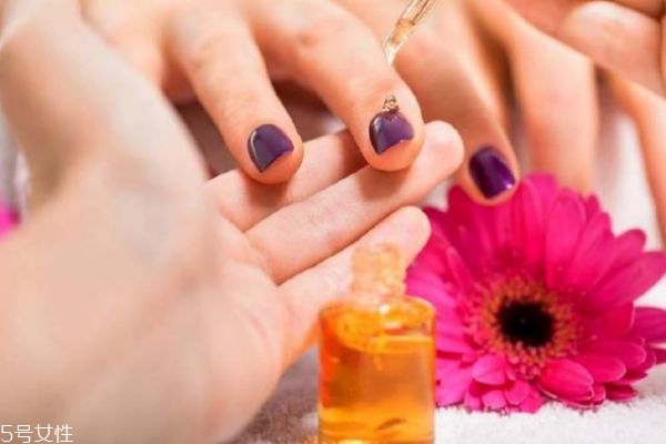 指甲油顏色怎么選 怎樣選購指甲油 指甲油顏色怎么選 怎樣選購指甲油
