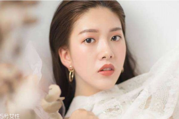 臉上的斑是怎么形成的 臉上長斑的5大原因 臉上的斑是怎么形成的 臉上長斑的5大原因