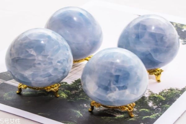 什么是天青石呢 天青石有什么作用呢 什么是天青石呢 天青石有什么作用呢
