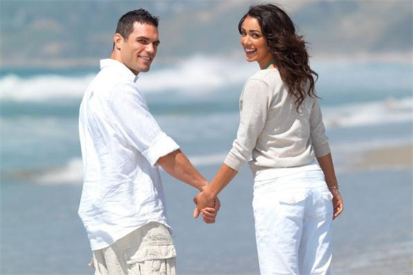 男生牽女生手算是表白嗎 男生主動牽手表示什么 男生牽女生手算是表白嗎 男生主動牽手表示什么