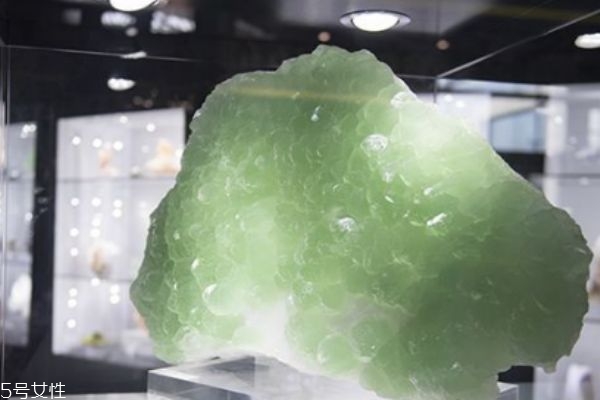 螢石有什么寓意呢 螢石的市場(chǎng)價(jià)格怎么樣呢