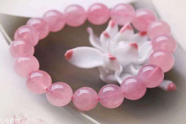 什么是桃花石呢 桃花石有什么作用呢 什么是桃花石呢 桃花石有什么作用呢