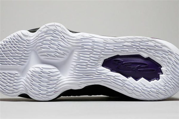 耐克詹姆斯17代開(kāi)箱測(cè)評(píng) lbj17實(shí)物開(kāi)箱報(bào)告