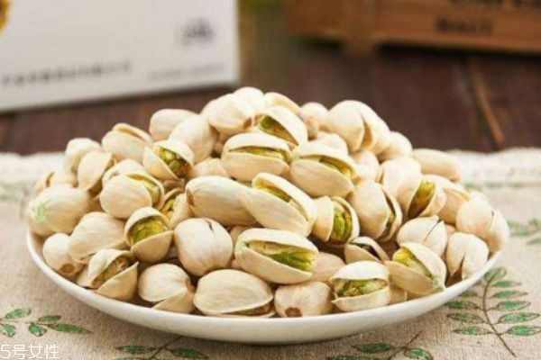 開(kāi)心果有什么營(yíng)養(yǎng)價(jià)值呢 吃開(kāi)心果有什么好處呢 開(kāi)心果有什么營(yíng)養(yǎng)價(jià)值呢 吃開(kāi)心果有什么好處呢