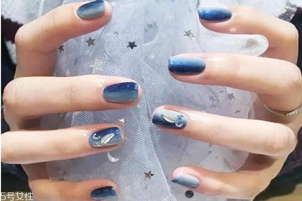 美甲店用什么指甲油 美甲店用的都是什么 美甲店用什么指甲油 美甲店用的都是什么