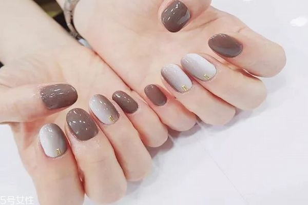 美甲店用什么指甲油 美甲店用的都是什么 美甲店用什么指甲油 美甲店用的都是什么