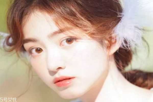 如何畫學(xué)生的素顏妝容 學(xué)生素顏妝的正確畫法 如何畫學(xué)生的素顏妝容 學(xué)生素顏妝的正確畫法