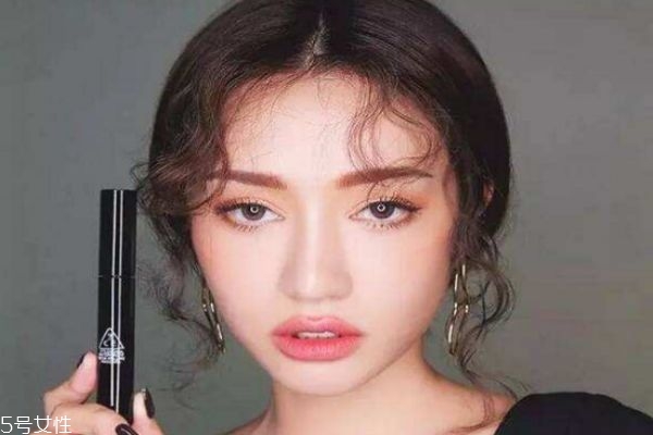 扎什么頭發(fā)顯氣質(zhì) 顯氣質(zhì)的扎發(fā)型女 扎什么頭發(fā)顯氣質(zhì) 顯氣質(zhì)的扎發(fā)型女