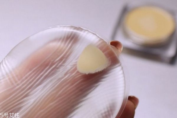 硅膠粉撲上的薄膜有什么用處 硅膠粉撲特點(diǎn) 硅膠粉撲上的薄膜有什么用處 硅膠粉撲特點(diǎn)