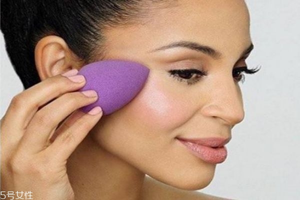 美妝蛋需要定期清潔嗎 怎樣清潔美妝蛋 美妝蛋需要定期清潔嗎 怎樣清潔美妝蛋