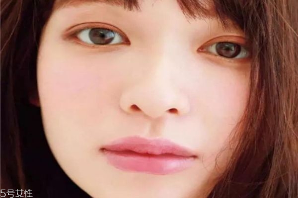 如何畫學(xué)生的素顏妝容 學(xué)生素顏妝的正確畫法 如何畫學(xué)生的素顏妝容 學(xué)生素顏妝的正確畫法